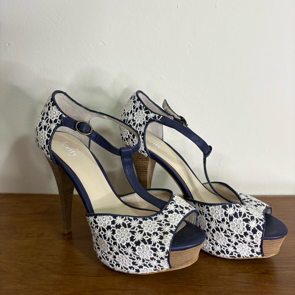 Levity 5.1" Platform Navy & White Peep Toe Stiletto Heel - Size 7.5